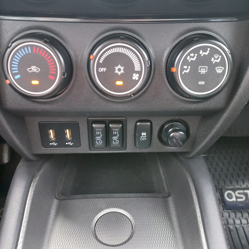 Mitsubishi Asx — foto 18 de 20
