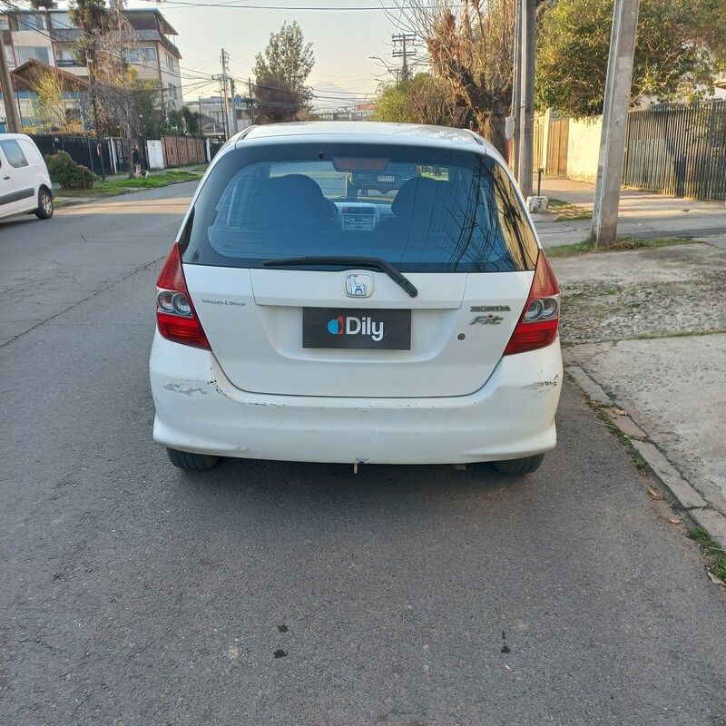 Honda Fit — foto 5 de 16