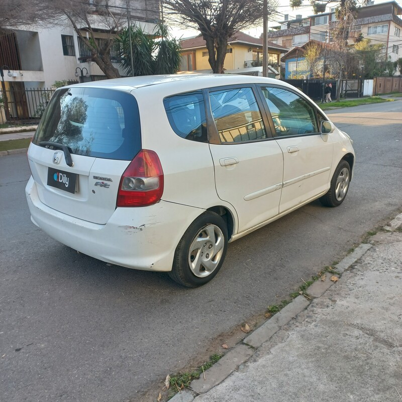 Honda Fit — foto 6 de 16