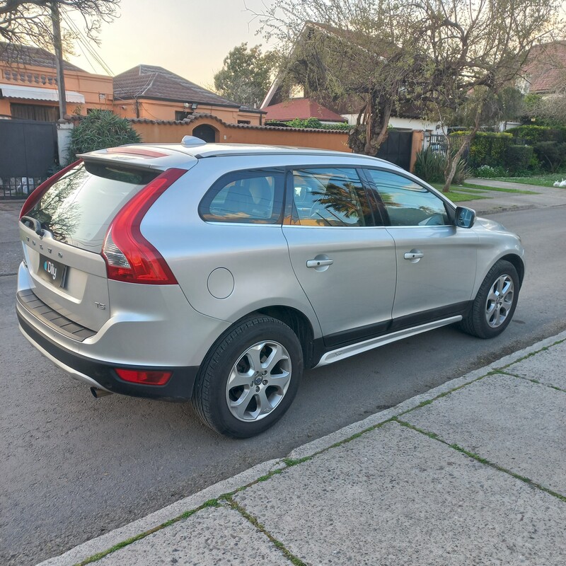 Volvo XC60 — foto 6 de 19