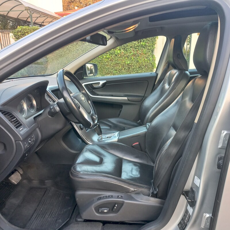 Volvo XC60 — foto 9 de 19