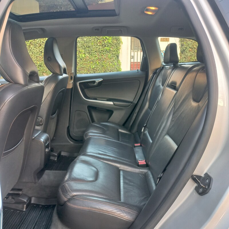 Volvo XC60 — foto 10 de 19