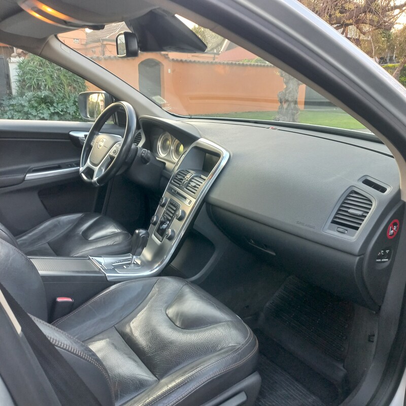 Volvo XC60 — foto 12 de 19
