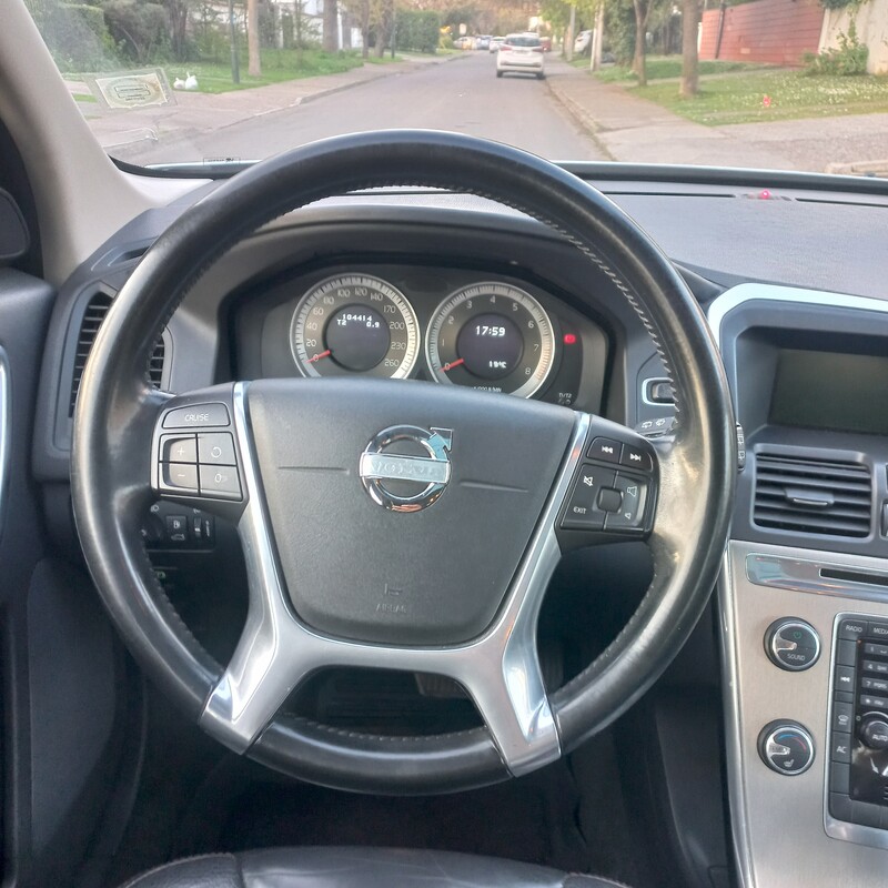 Volvo XC60 — foto 14 de 19