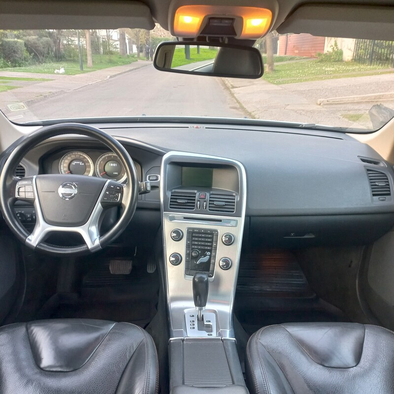 Volvo XC60 — foto 13 de 19