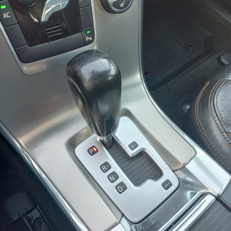 Volvo XC60 — foto 17 de 19