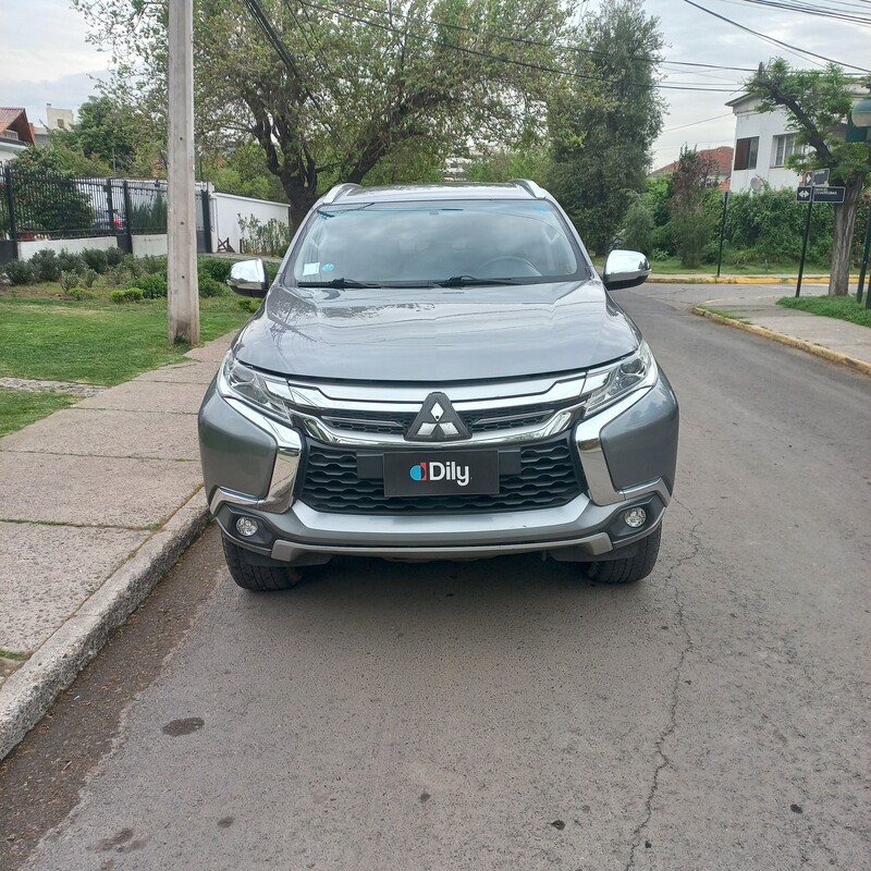 Mitsubishi Montero Sport — foto 2 de 18