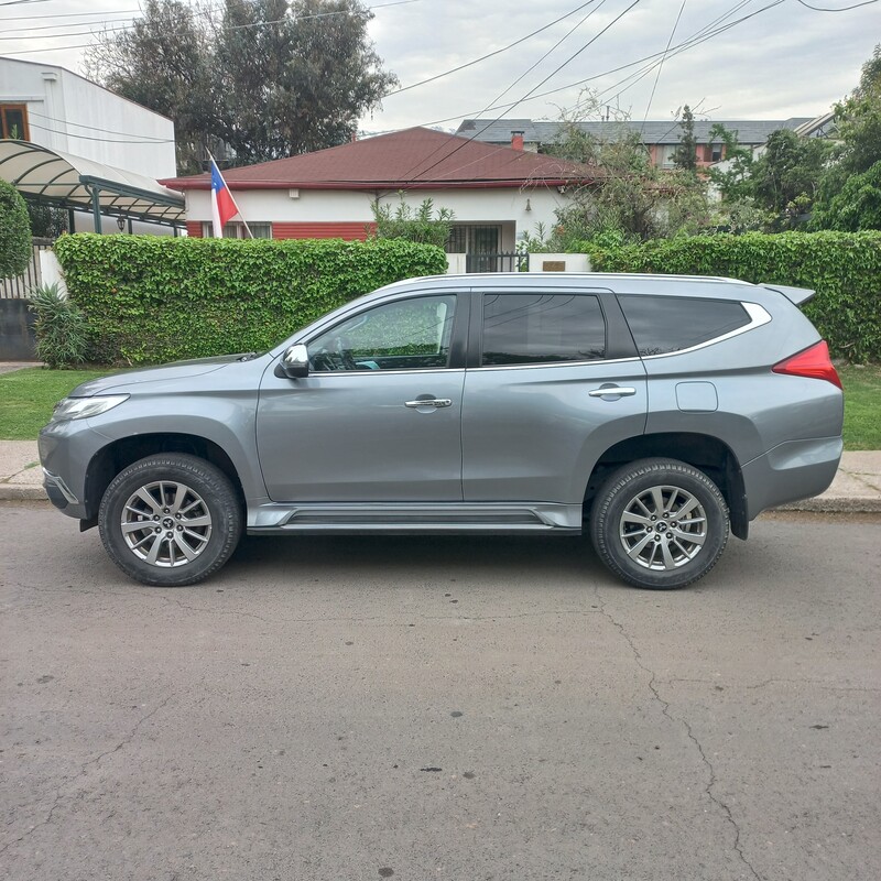 Mitsubishi Montero Sport — foto 3 de 18