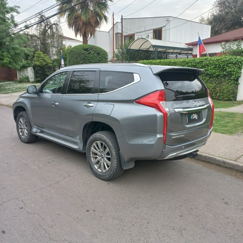 Mitsubishi Montero Sport — foto 4 de 18