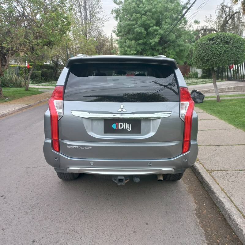 Mitsubishi Montero Sport — foto 5 de 18