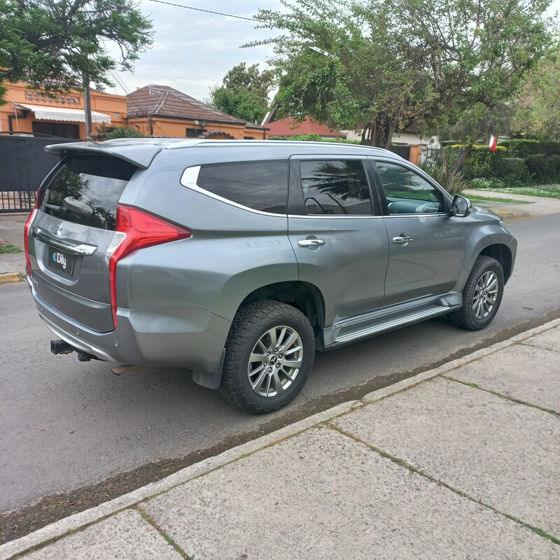 Mitsubishi Montero Sport — foto 6 de 18