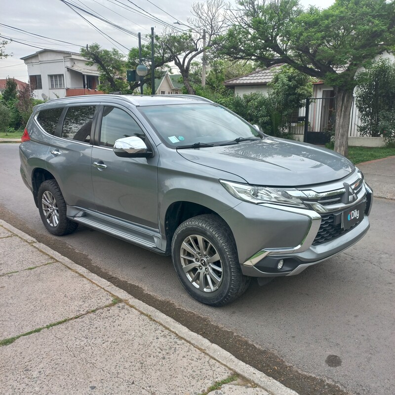 Mitsubishi Montero Sport — foto 8 de 18