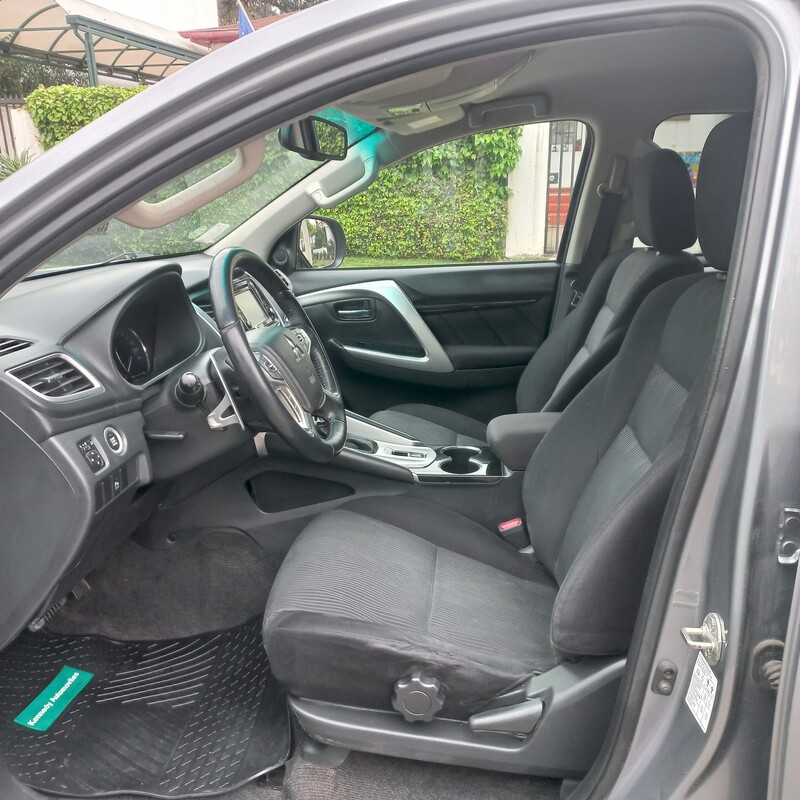Mitsubishi Montero Sport — foto 9 de 18