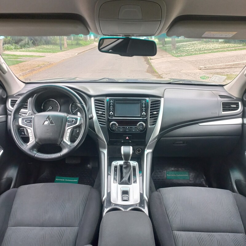 Mitsubishi Montero Sport — foto 15 de 18
