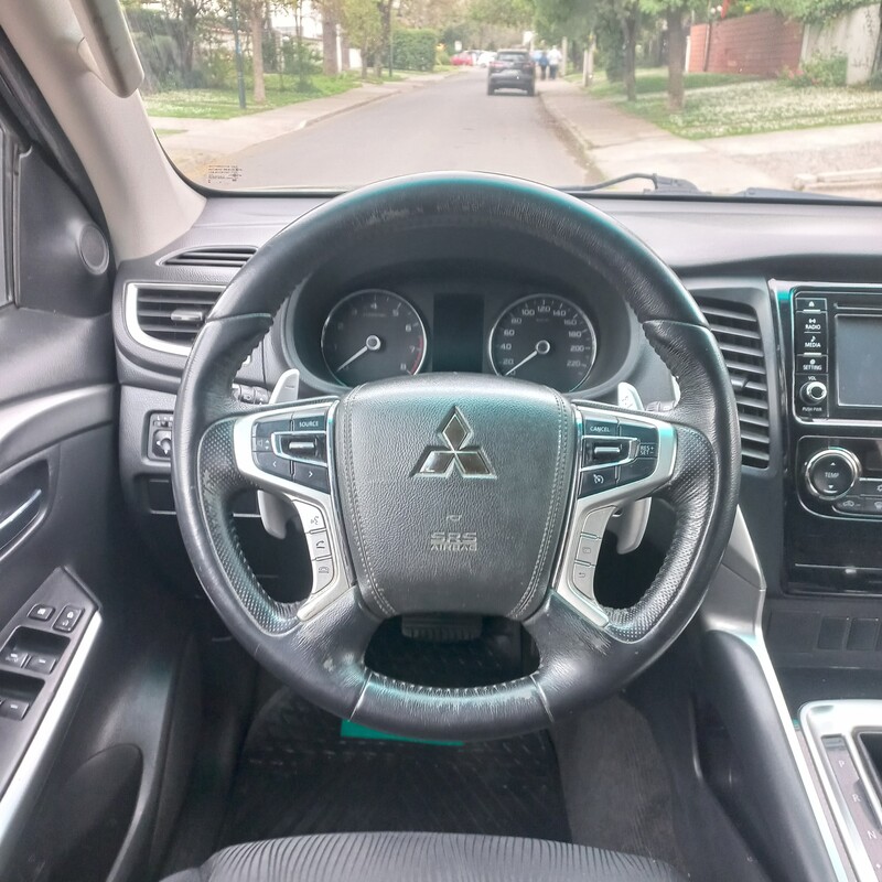 Mitsubishi Montero Sport — foto 16 de 18