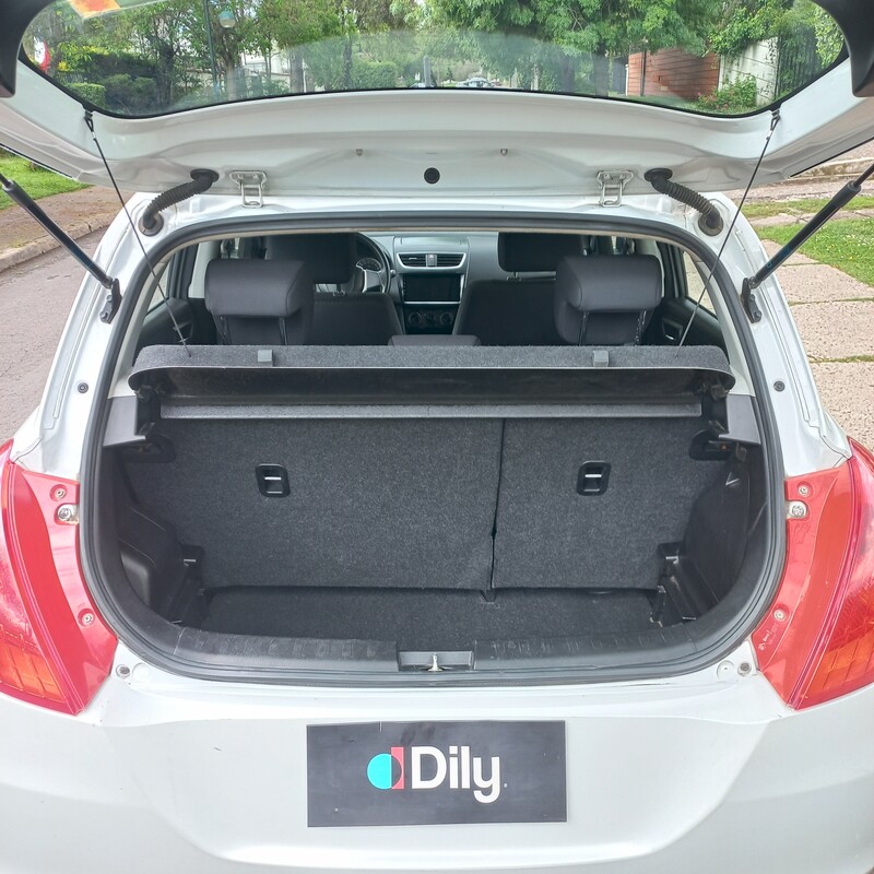 Suzuki Swift — foto 11 de 17