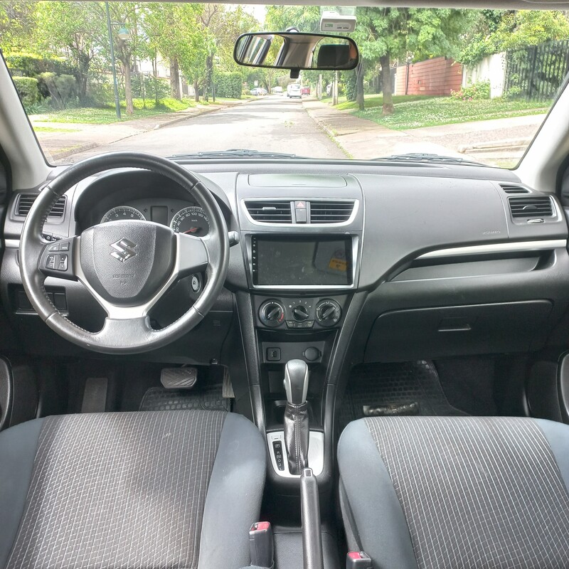 Suzuki Swift — foto 13 de 17