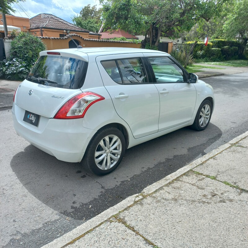 Suzuki Swift — foto 6 de 17