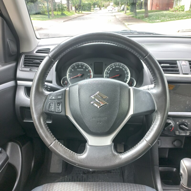 Suzuki Swift — foto 14 de 17